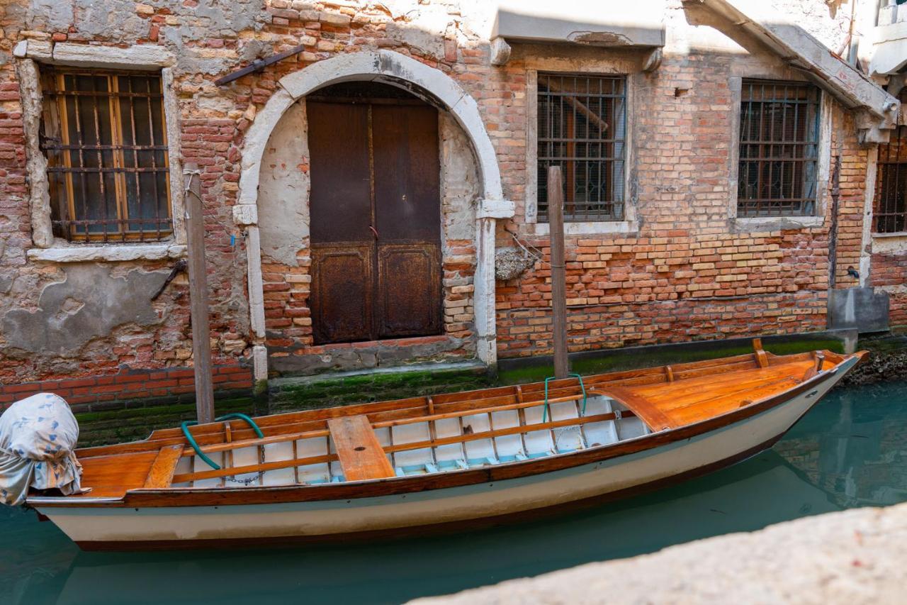 Casa Al Ponte Scudi - 4 Windows On The Canal Veneza Exterior foto